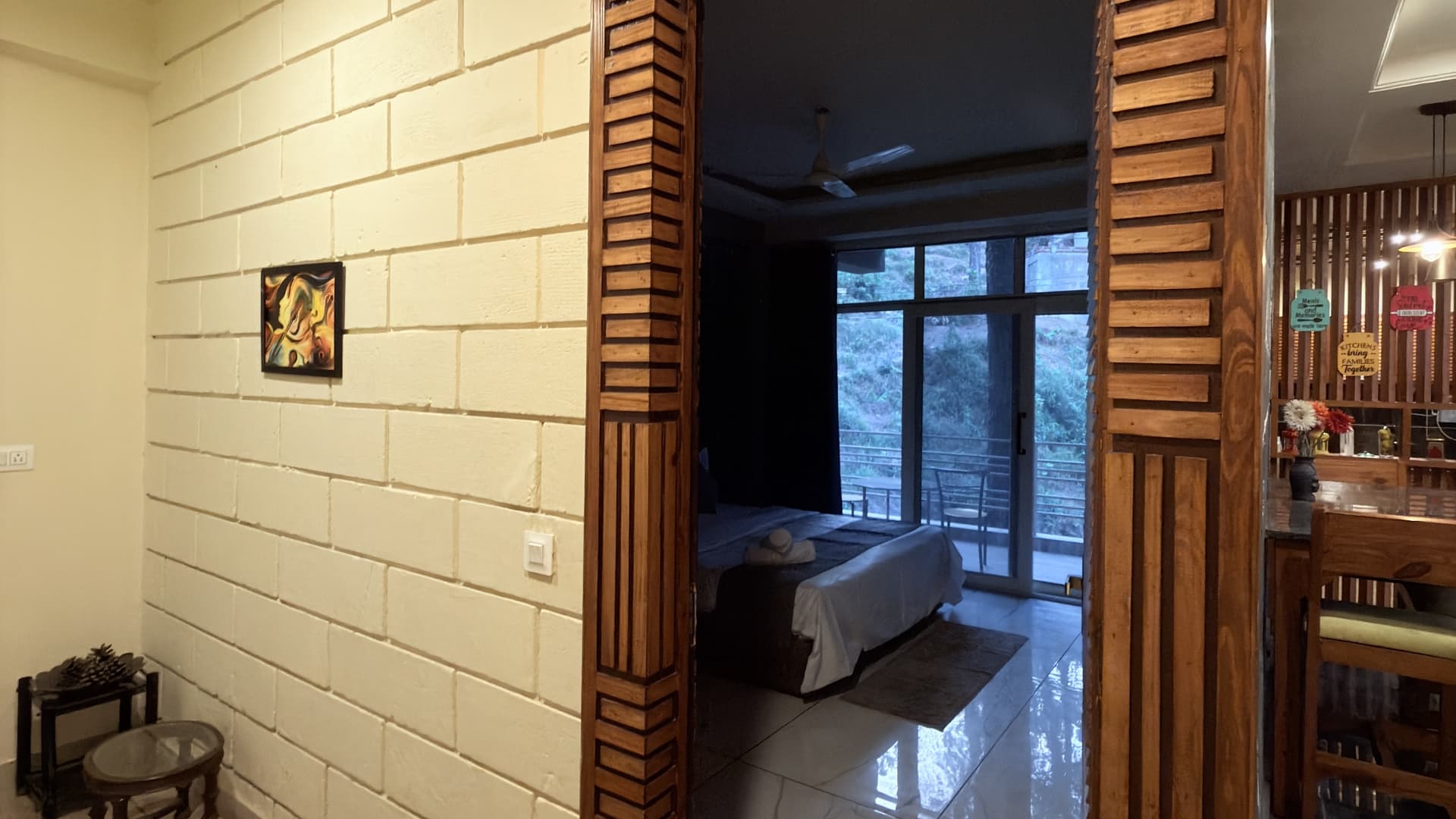 Second bedroom at the Wanderer Stays Hill Crest Kasauli 2BHK apartment in Kasauli